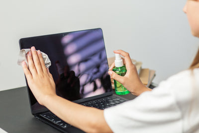 Hoe maak je je laptop veilig schoon?